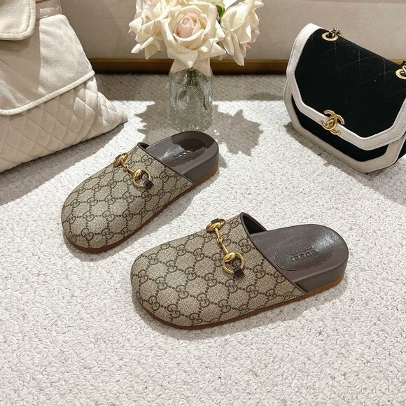 Gucci slippers - Picture 1 of 4